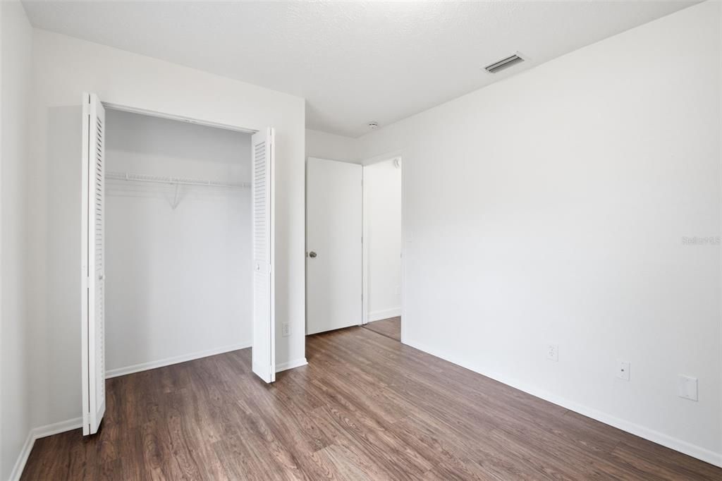 Activo con contrato: $289,900 (3 camas, 2 baños, 1301 Pies cuadrados)