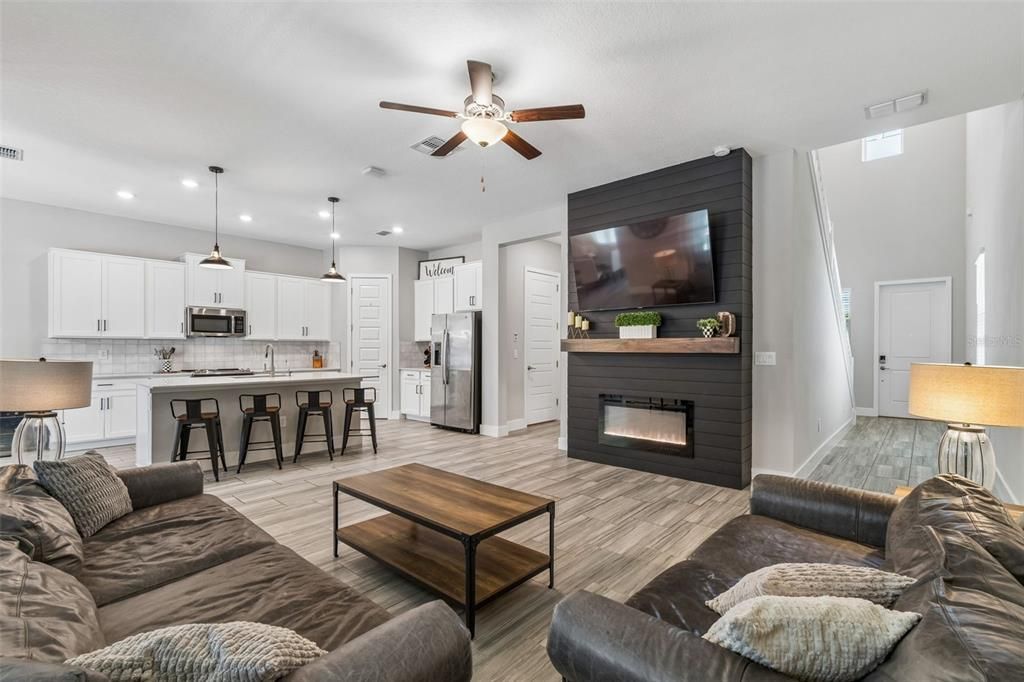 Active With Contract: $677,500 (4 beds, 2 baths, 2426 Square Feet)