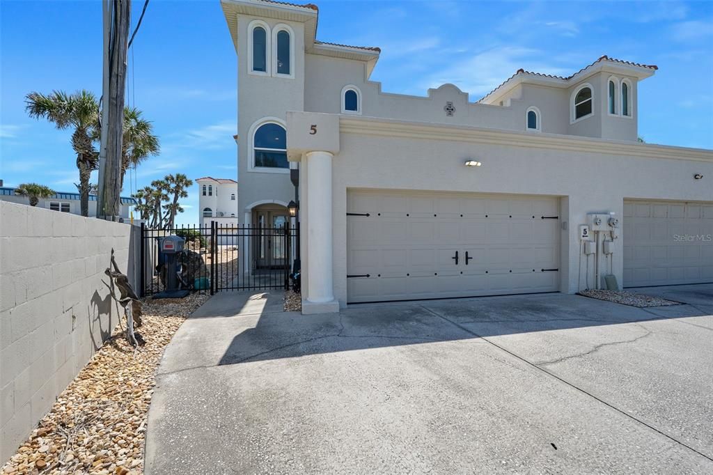 For Sale: $669,000 (3 beds, 2 baths, 2150 Square Feet)
