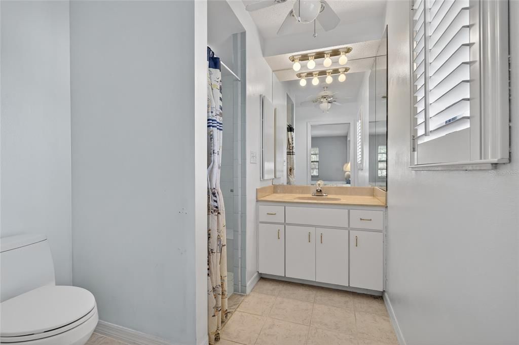 Active With Contract: $299,000 (2 beds, 2 baths, 1332 Square Feet)