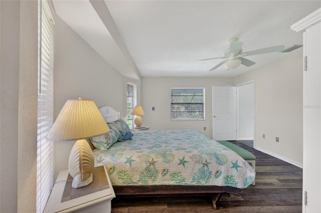 Active With Contract: $299,000 (2 beds, 2 baths, 1332 Square Feet)
