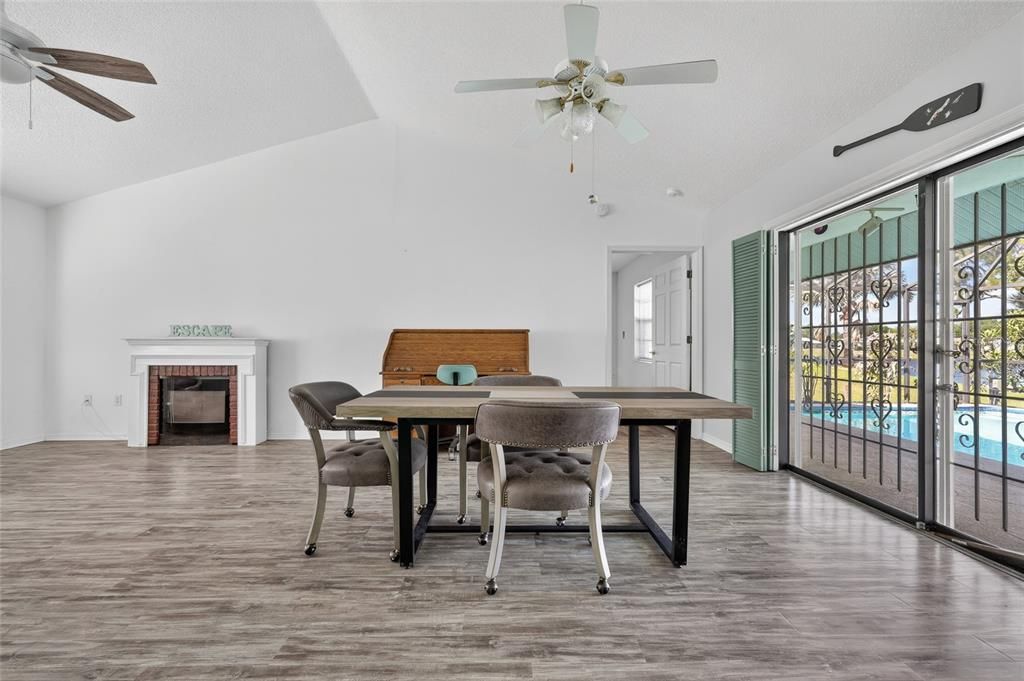 Active With Contract: $299,000 (2 beds, 2 baths, 1332 Square Feet)