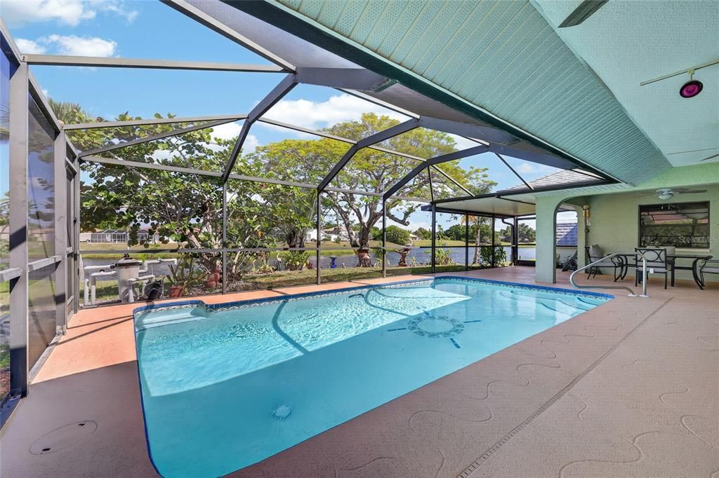 Active With Contract: $299,000 (2 beds, 2 baths, 1332 Square Feet)