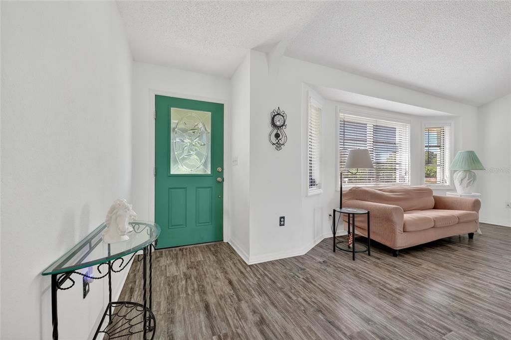 Active With Contract: $299,000 (2 beds, 2 baths, 1332 Square Feet)
