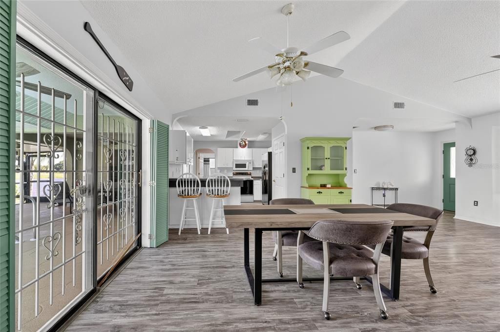 Active With Contract: $299,000 (2 beds, 2 baths, 1332 Square Feet)