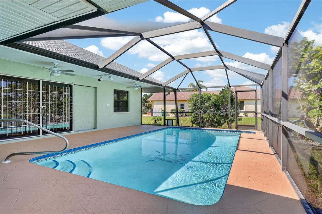 Active With Contract: $299,000 (2 beds, 2 baths, 1332 Square Feet)
