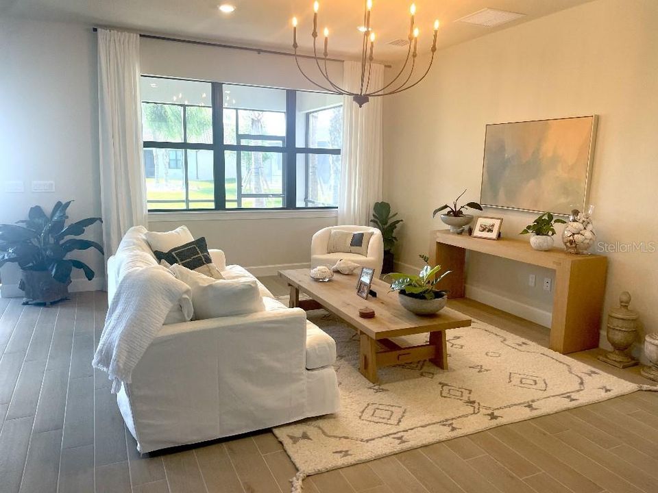 Activo con contrato: $599,900 (2 camas, 2 baños, 1827 Pies cuadrados)