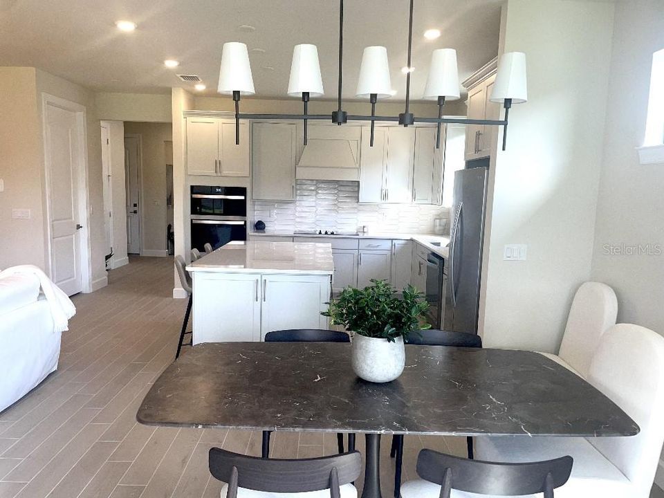 Activo con contrato: $599,900 (2 camas, 2 baños, 1827 Pies cuadrados)