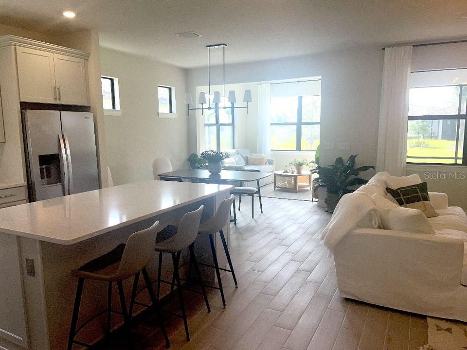 Activo con contrato: $599,900 (2 camas, 2 baños, 1827 Pies cuadrados)