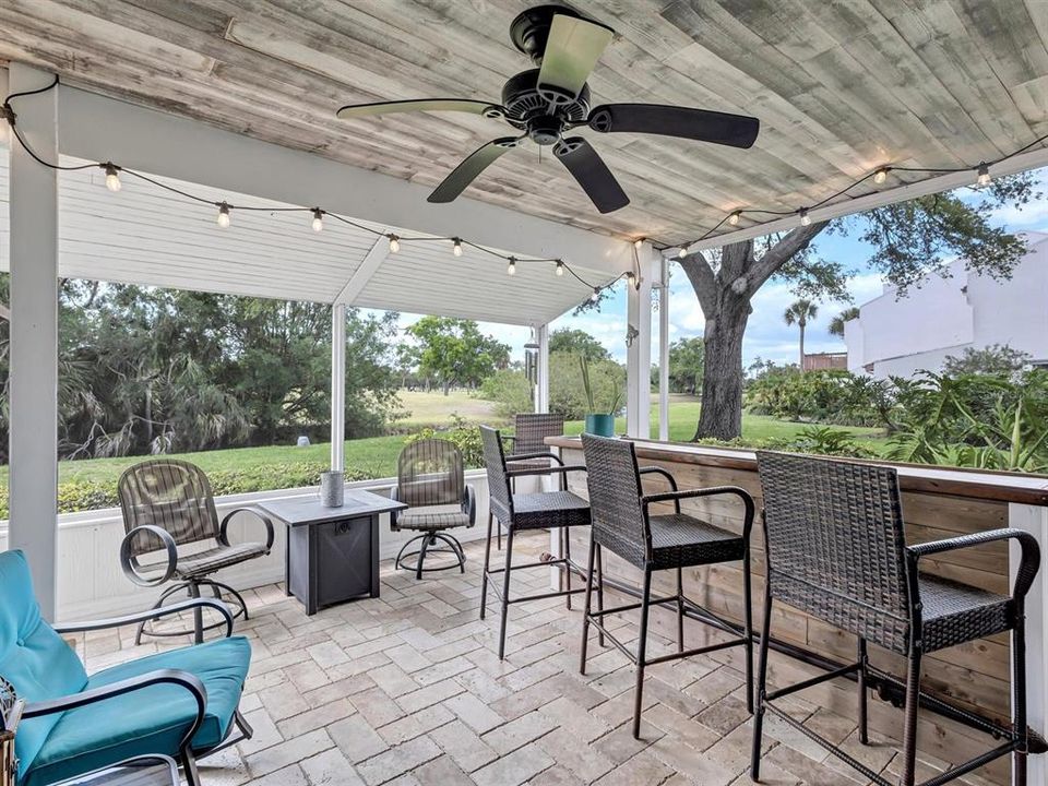 For Sale: $400,000 (2 beds, 2 baths, 1765 Square Feet)