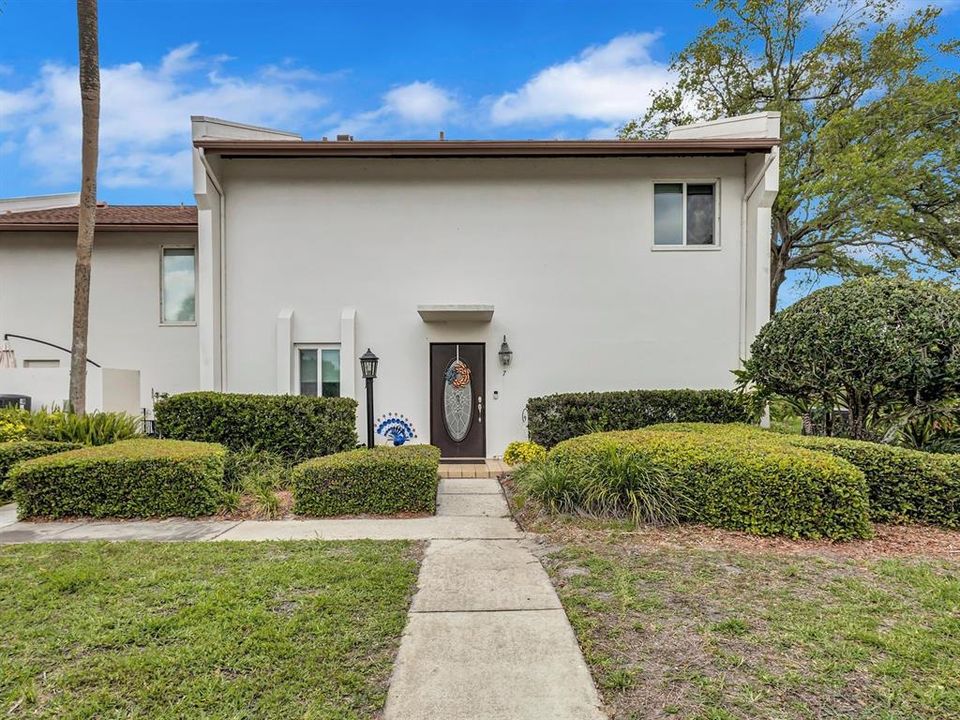 For Sale: $400,000 (2 beds, 2 baths, 1765 Square Feet)