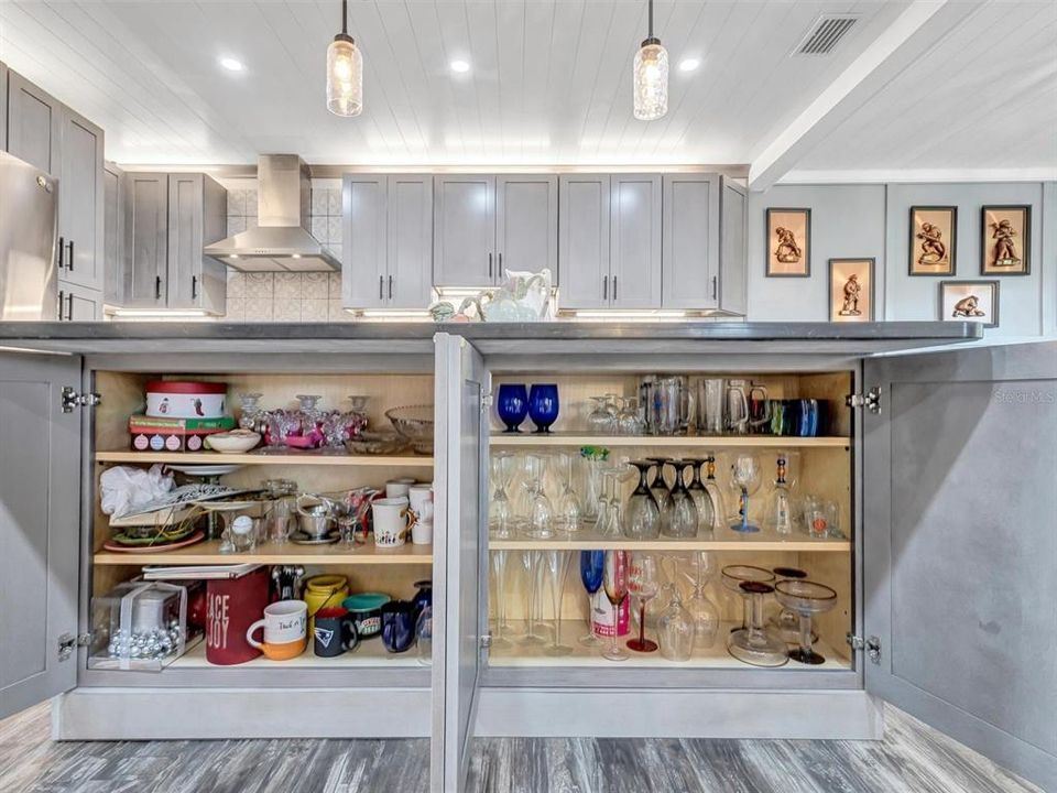 For Sale: $400,000 (2 beds, 2 baths, 1765 Square Feet)