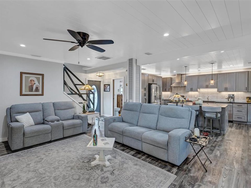 For Sale: $400,000 (2 beds, 2 baths, 1765 Square Feet)