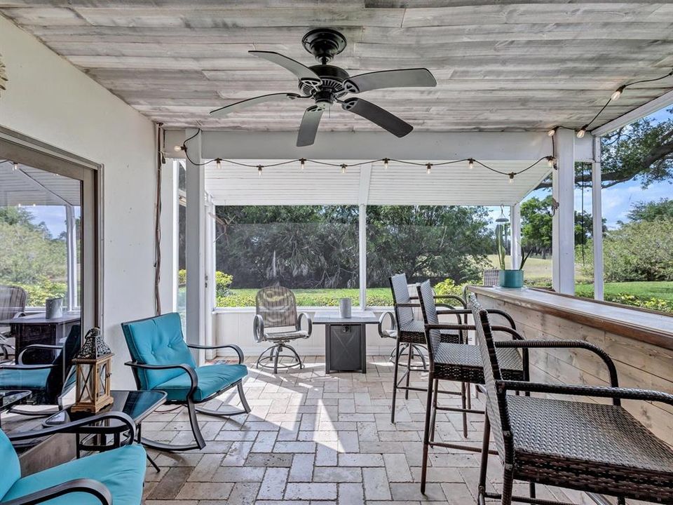 For Sale: $400,000 (2 beds, 2 baths, 1765 Square Feet)
