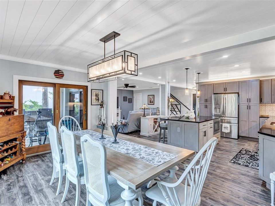 For Sale: $400,000 (2 beds, 2 baths, 1765 Square Feet)