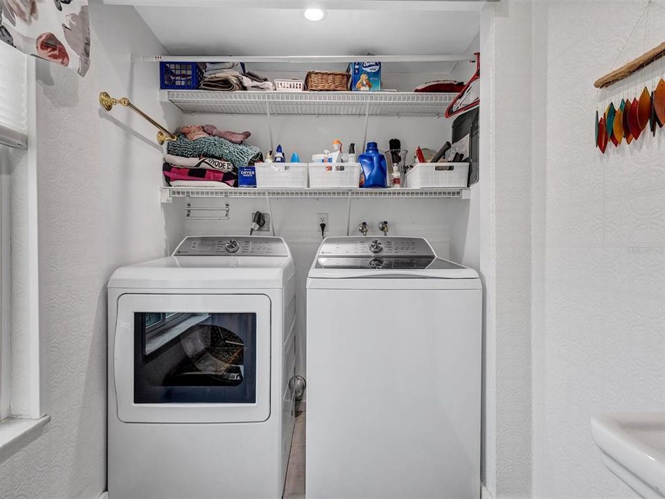 For Sale: $400,000 (2 beds, 2 baths, 1765 Square Feet)