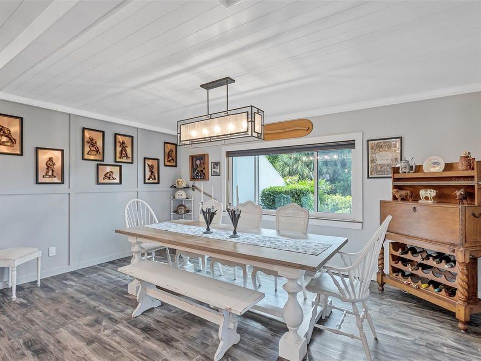 For Sale: $400,000 (2 beds, 2 baths, 1765 Square Feet)
