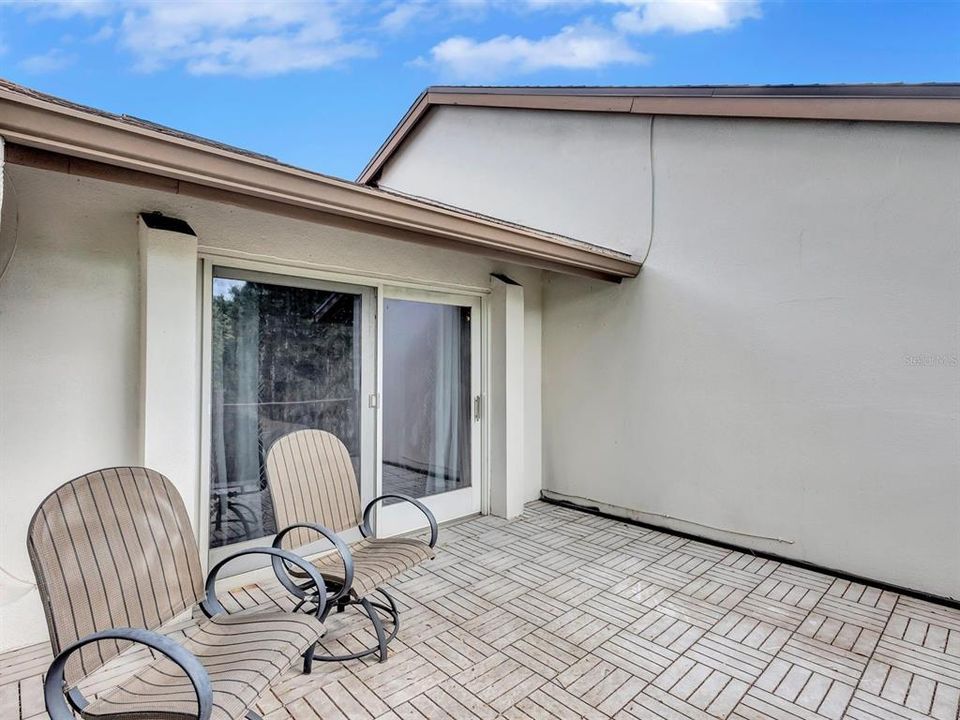 For Sale: $400,000 (2 beds, 2 baths, 1765 Square Feet)