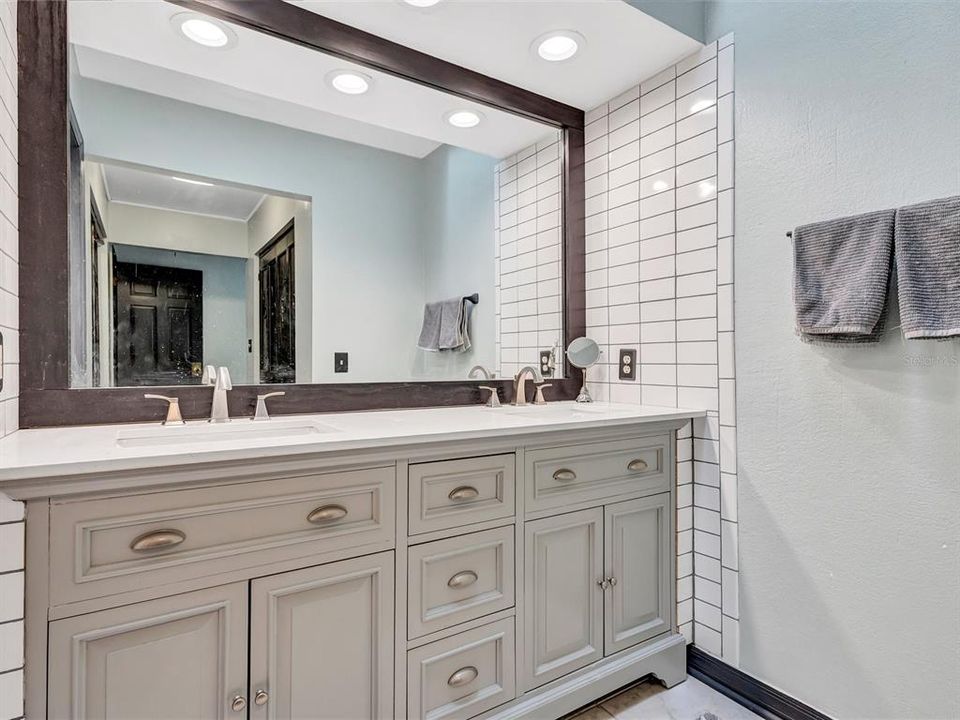 For Sale: $400,000 (2 beds, 2 baths, 1765 Square Feet)