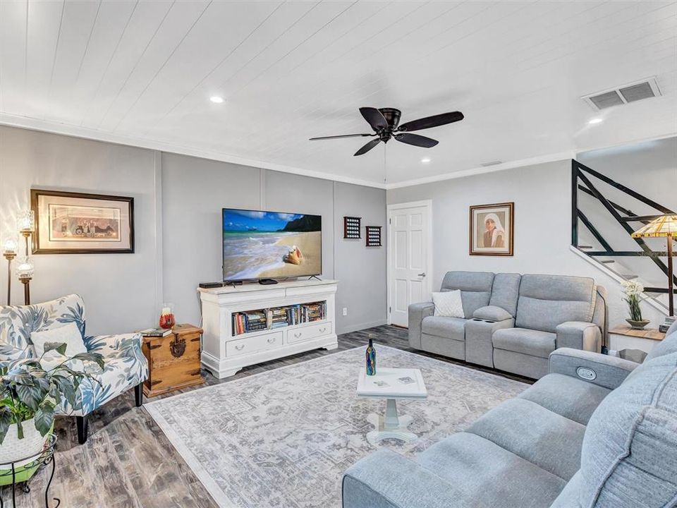 For Sale: $400,000 (2 beds, 2 baths, 1765 Square Feet)