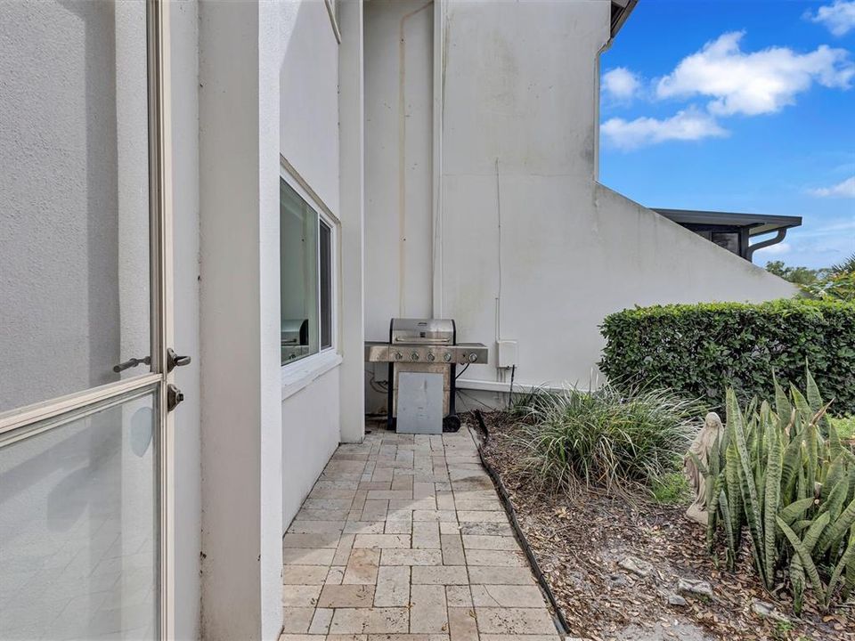 For Sale: $400,000 (2 beds, 2 baths, 1765 Square Feet)