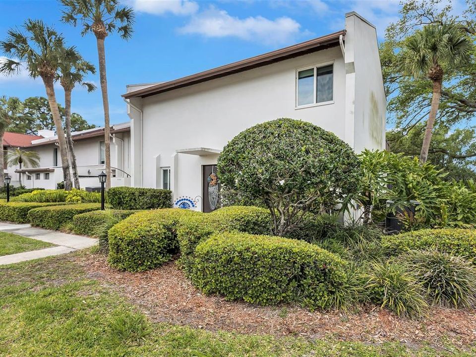 For Sale: $400,000 (2 beds, 2 baths, 1765 Square Feet)