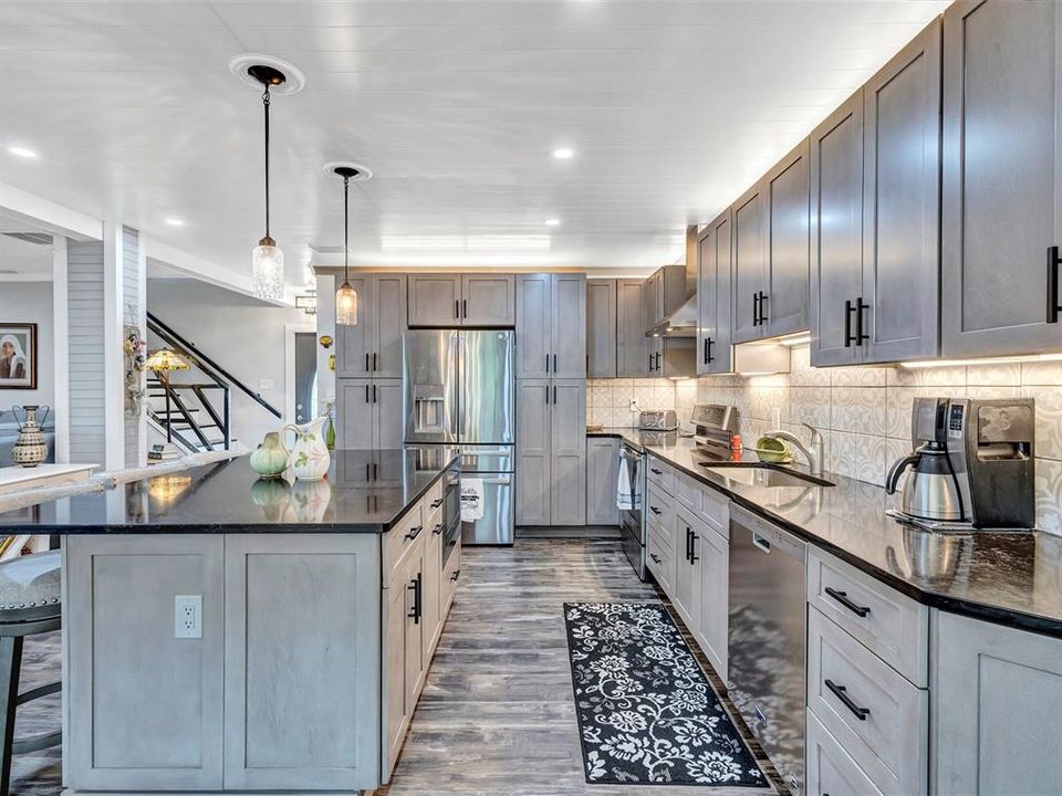 For Sale: $400,000 (2 beds, 2 baths, 1765 Square Feet)