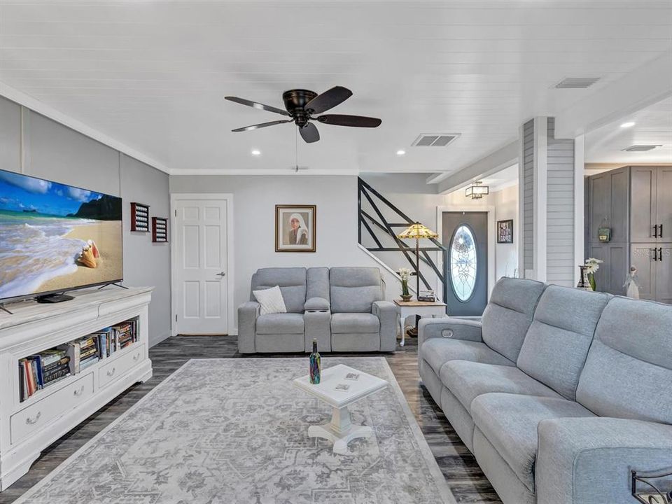 For Sale: $400,000 (2 beds, 2 baths, 1765 Square Feet)