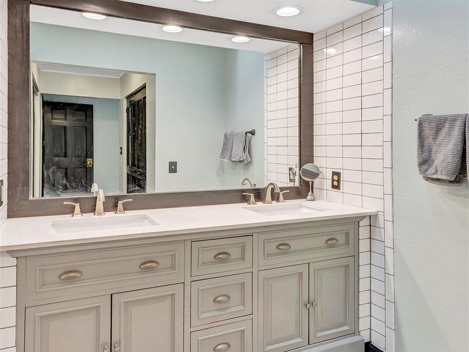 For Sale: $400,000 (2 beds, 2 baths, 1765 Square Feet)