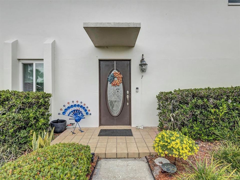 For Sale: $400,000 (2 beds, 2 baths, 1765 Square Feet)