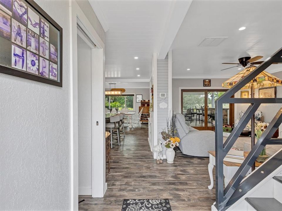 For Sale: $400,000 (2 beds, 2 baths, 1765 Square Feet)