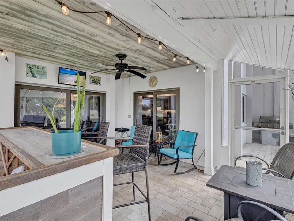 For Sale: $400,000 (2 beds, 2 baths, 1765 Square Feet)