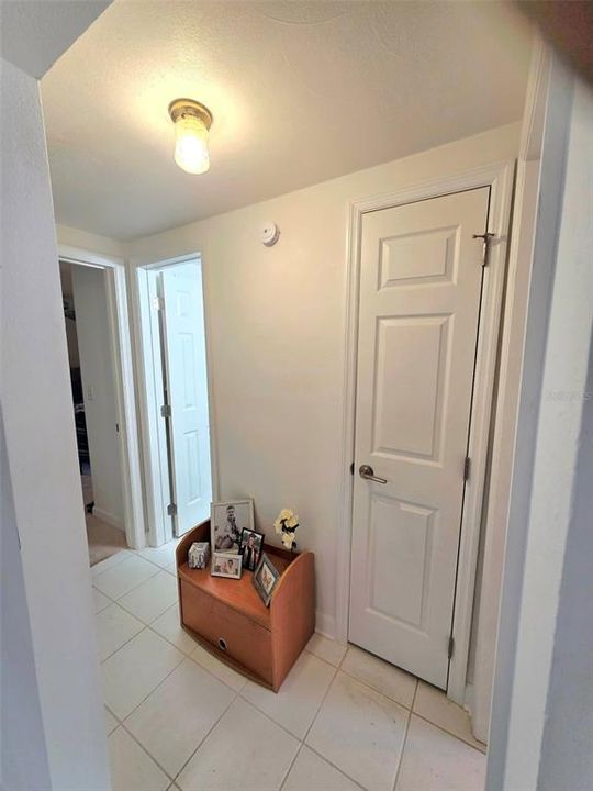For Sale: $61,900 (2 beds, 1 baths, 975 Square Feet)