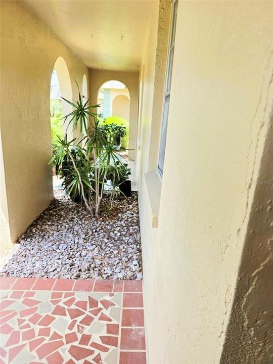 For Sale: $61,900 (2 beds, 1 baths, 975 Square Feet)