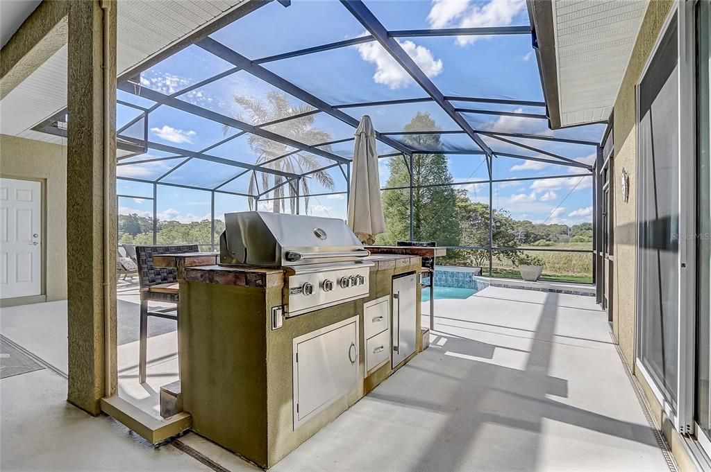 Activo con contrato: $929,000 (4 camas, 3 baños, 3009 Pies cuadrados)