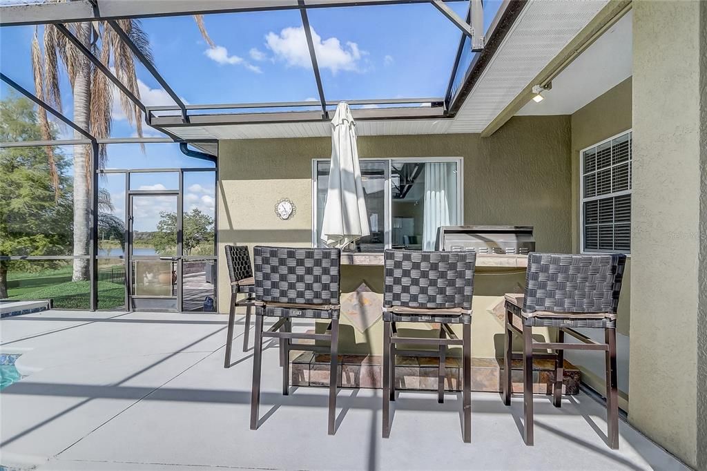 Activo con contrato: $929,000 (4 camas, 3 baños, 3009 Pies cuadrados)