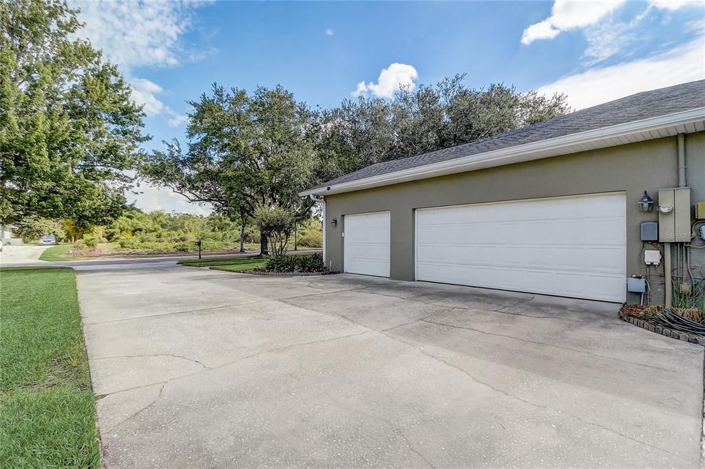 Activo con contrato: $929,000 (4 camas, 3 baños, 3009 Pies cuadrados)