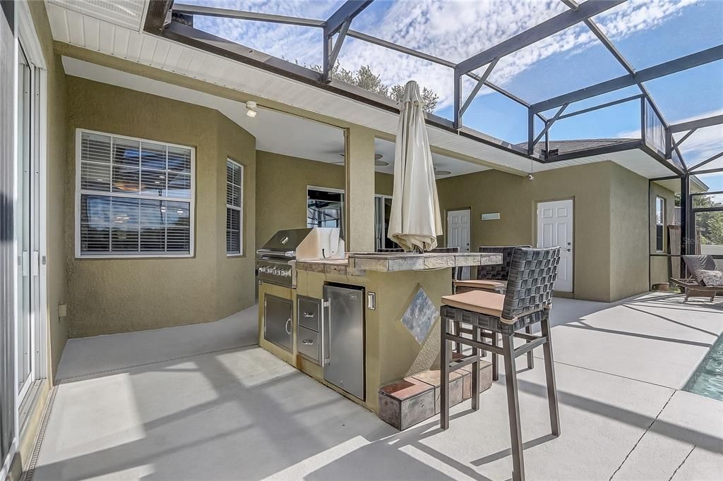 Activo con contrato: $929,000 (4 camas, 3 baños, 3009 Pies cuadrados)