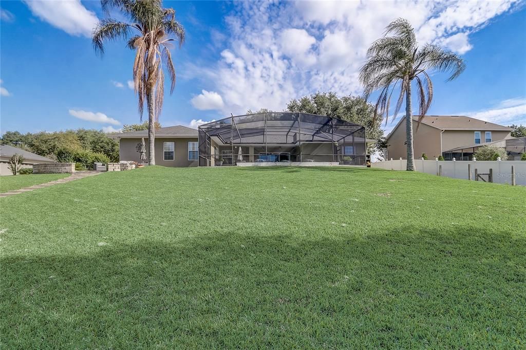 Activo con contrato: $929,000 (4 camas, 3 baños, 3009 Pies cuadrados)