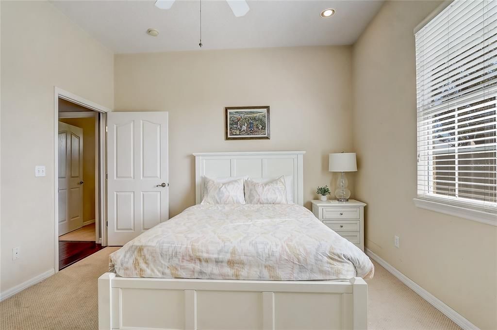 Activo con contrato: $929,000 (4 camas, 3 baños, 3009 Pies cuadrados)