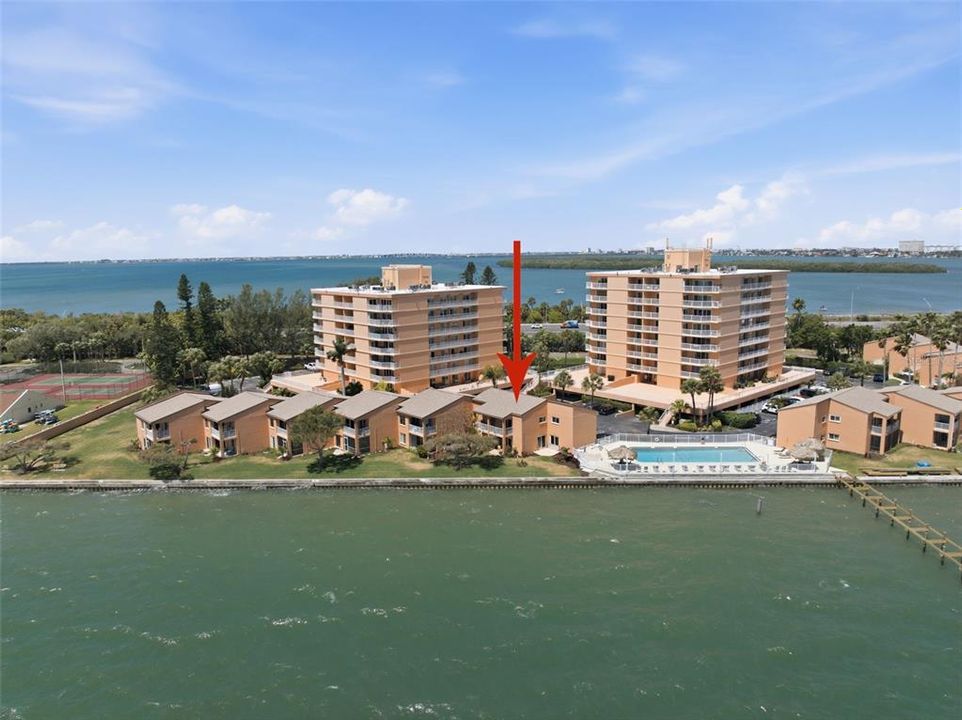 Под контрактом: $450,000 (2 спален, 2 ванн, 1315 Квадратных фут)