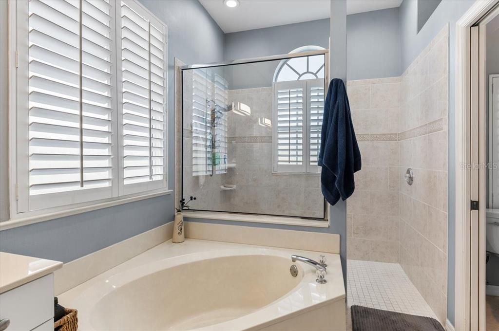 Active With Contract: $950,000 (5 beds, 3 baths, 2511 Square Feet)