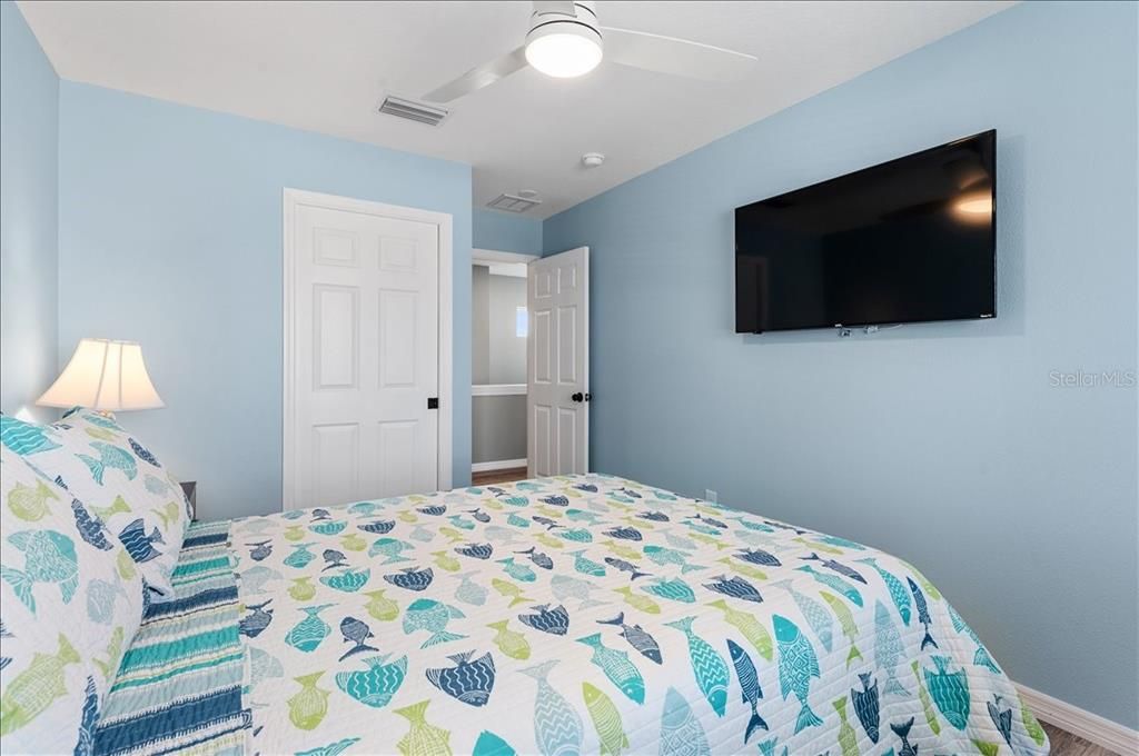 Active With Contract: $950,000 (5 beds, 3 baths, 2511 Square Feet)