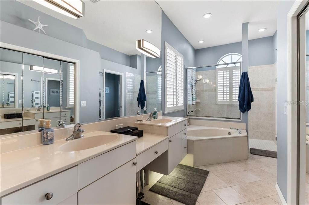 Active With Contract: $950,000 (5 beds, 3 baths, 2511 Square Feet)