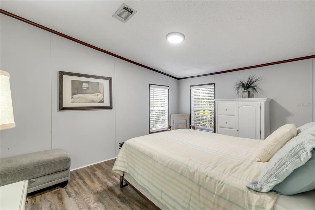Activo con contrato: $459,900 (4 camas, 2 baños, 2280 Pies cuadrados)