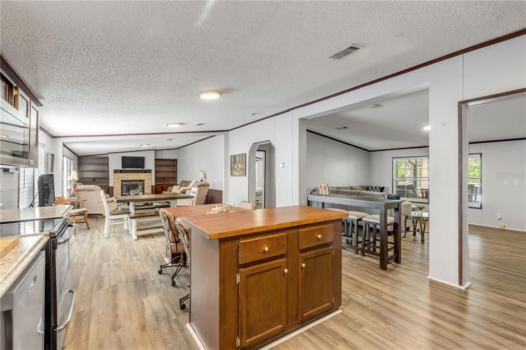Activo con contrato: $459,900 (4 camas, 2 baños, 2280 Pies cuadrados)