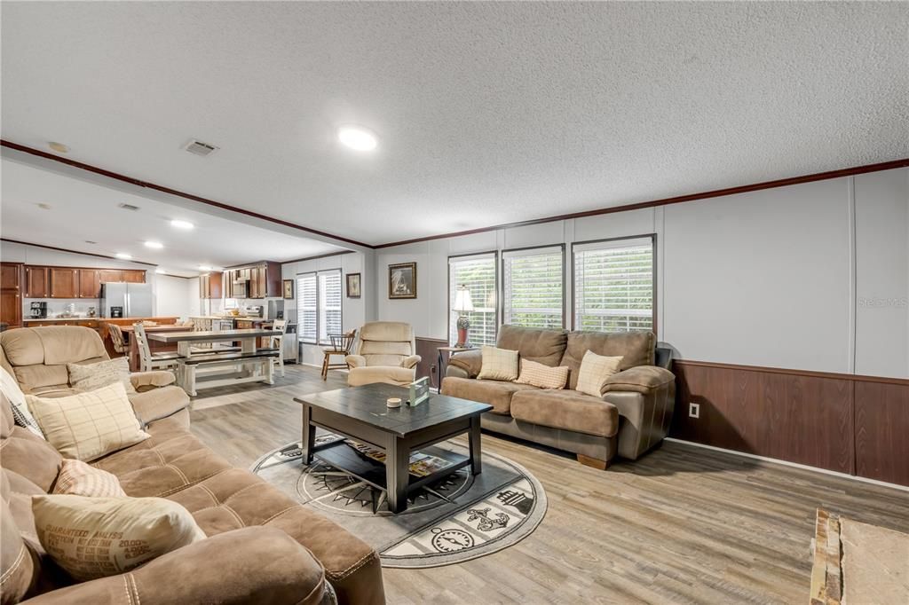 Activo con contrato: $459,900 (4 camas, 2 baños, 2280 Pies cuadrados)