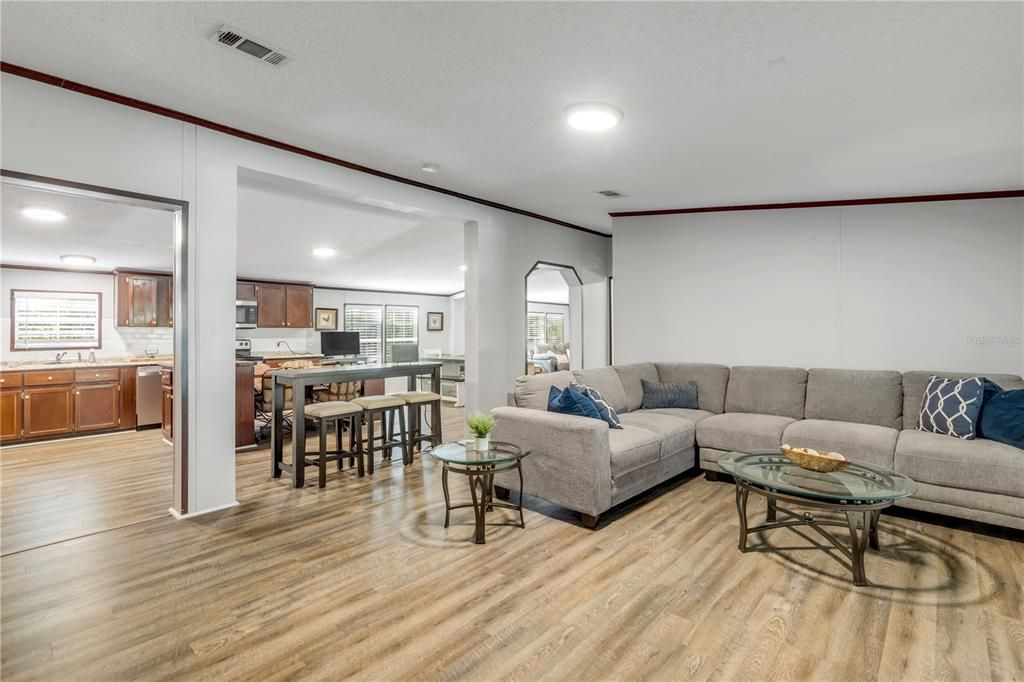 Activo con contrato: $459,900 (4 camas, 2 baños, 2280 Pies cuadrados)