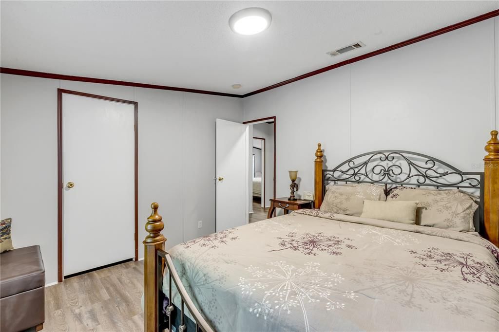 Activo con contrato: $459,900 (4 camas, 2 baños, 2280 Pies cuadrados)