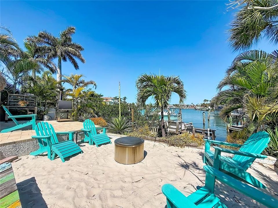 For Sale: $1,584,000 (3 beds, 2 baths, 2076 Square Feet)